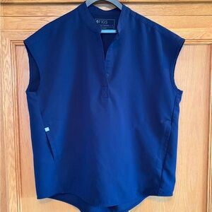 FIGS women’s  Navy Sleeveless scrub Shirt/top size small